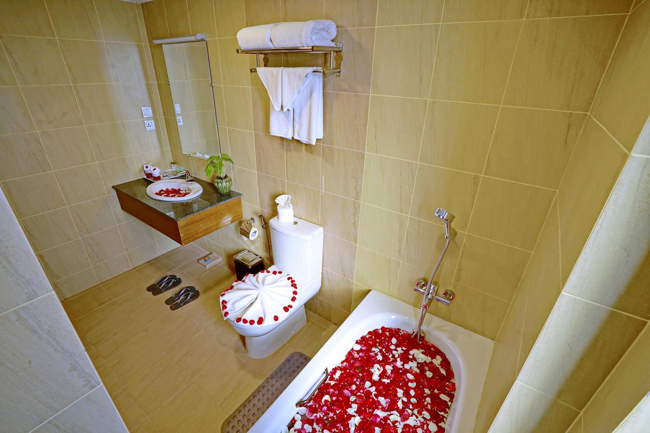 Sanctuary Hotel Mandalay Exterior foto