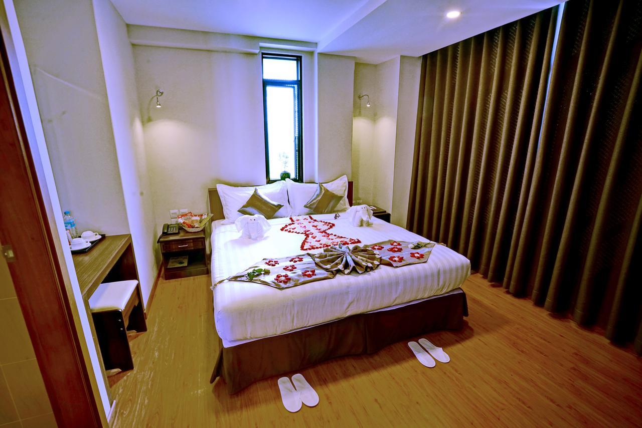 Sanctuary Hotel Mandalay Exterior foto